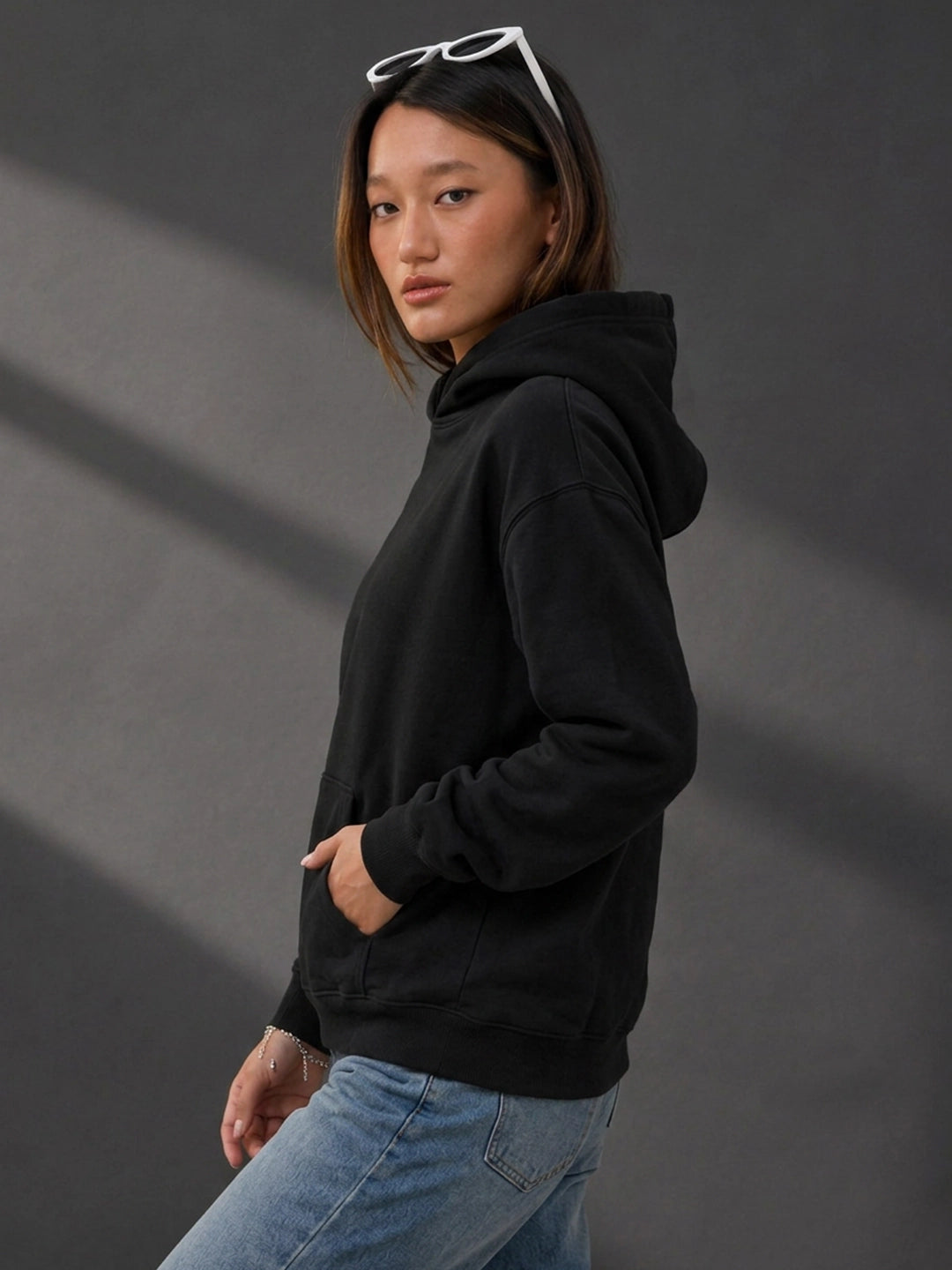 Leotude Women's Black Solid Hooded Sweatshirt