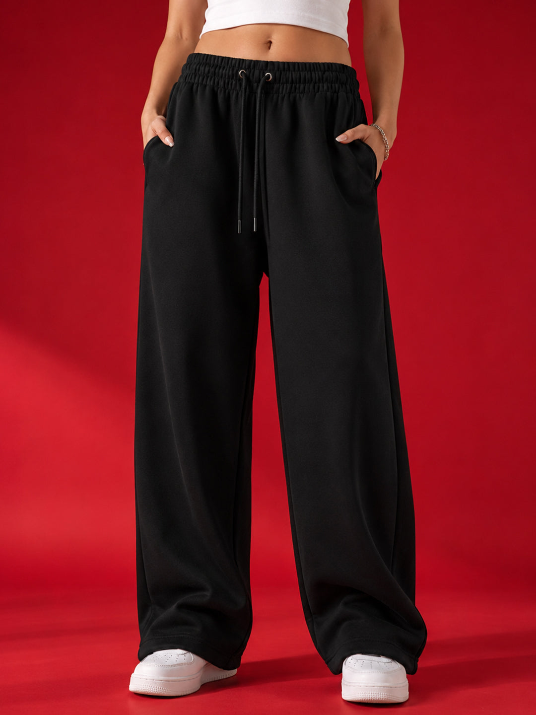 Leotude Women's Black Solid Premium Trackpants