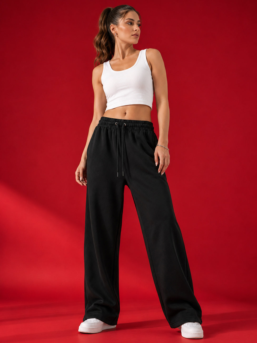 Leotude Women's Black Solid Premium Trackpants
