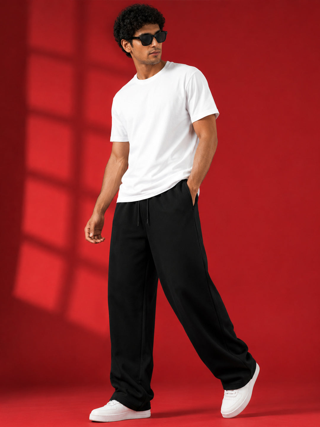Leotude Men's Black Solid Premium Trackpants