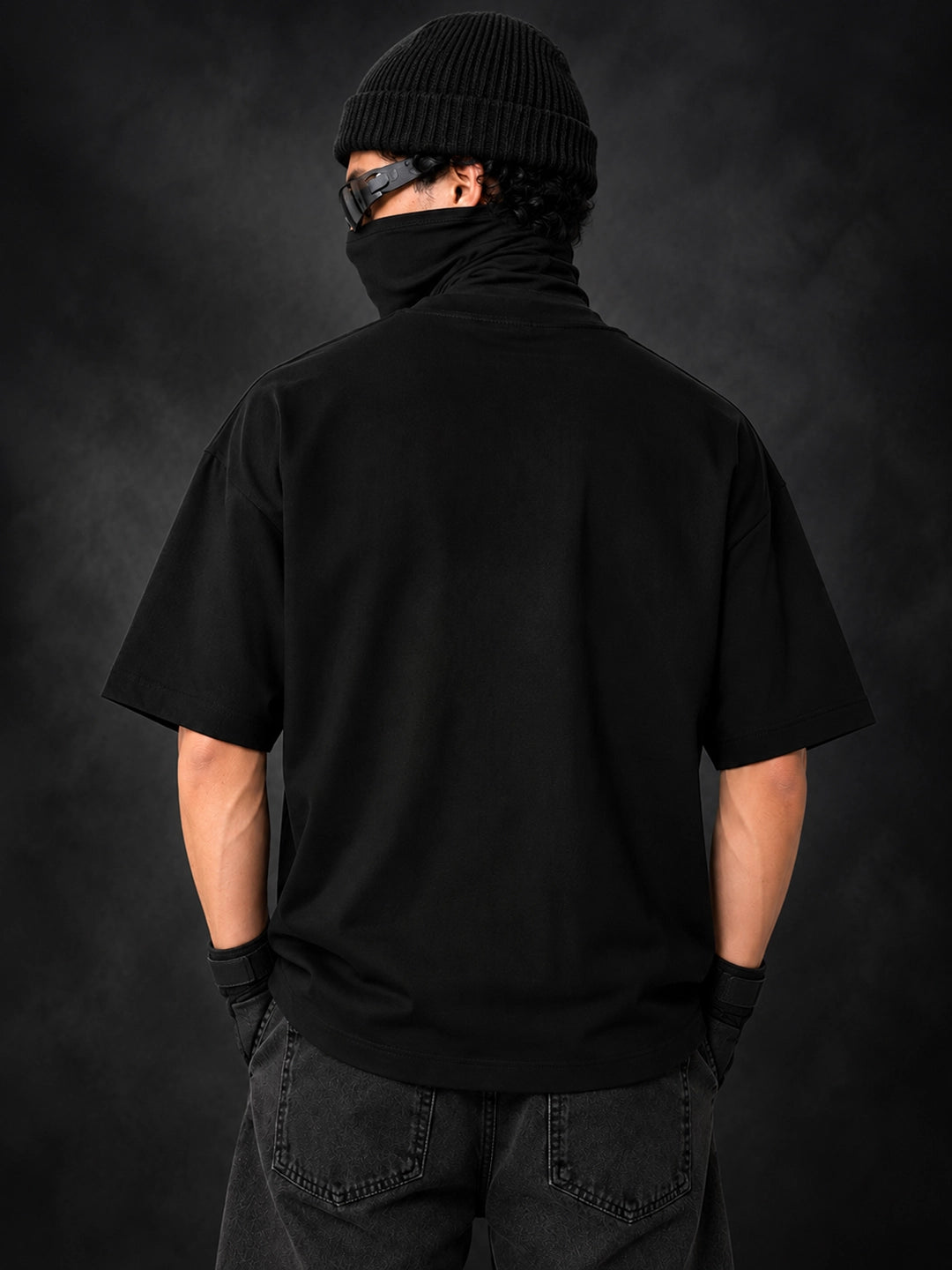 Leotude Men's Black Legacy Logo Elite oversized T-Shirt - styling view