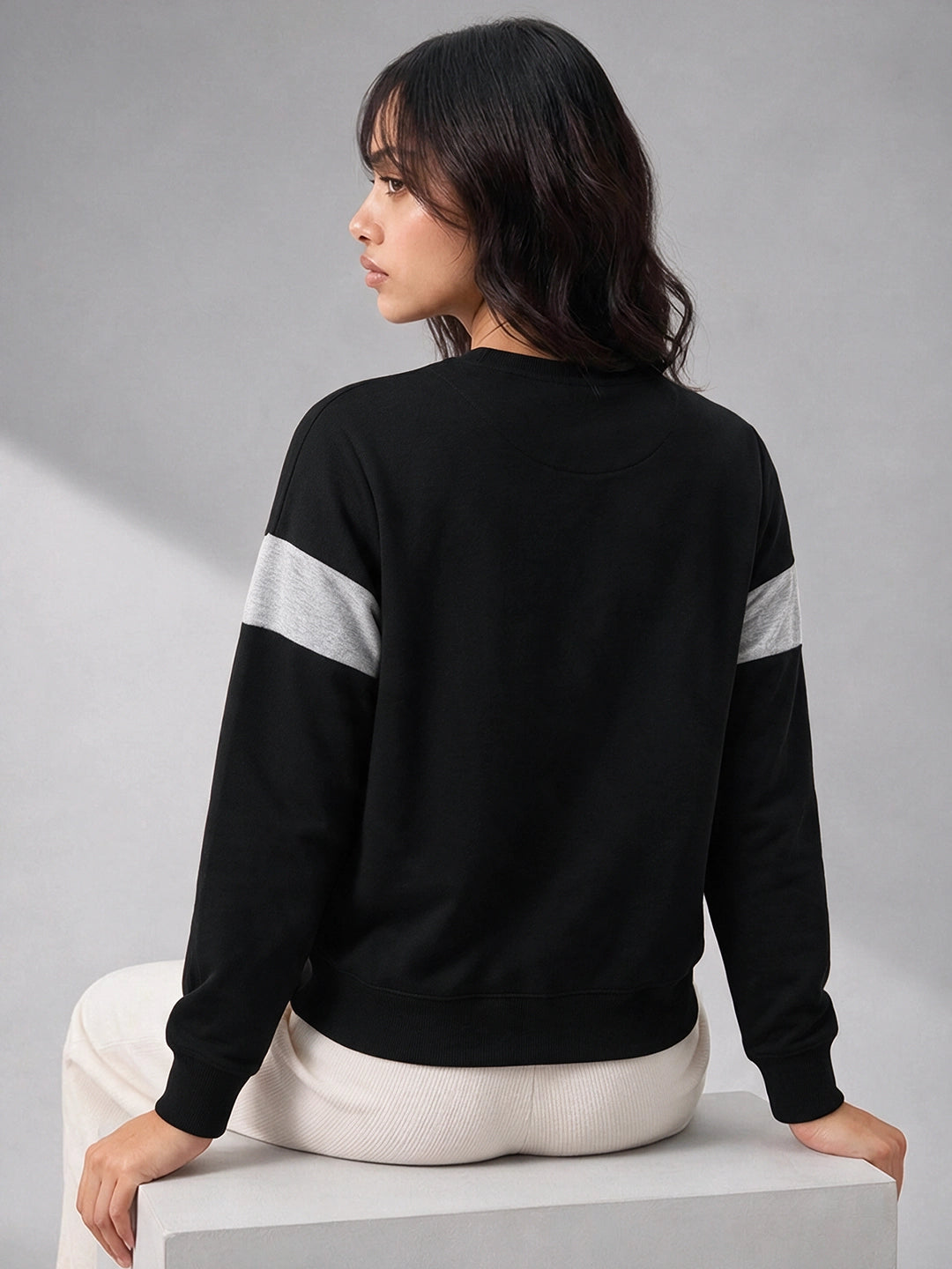 Leotude Women's Black & Grey Colourblocked Sweatshirt