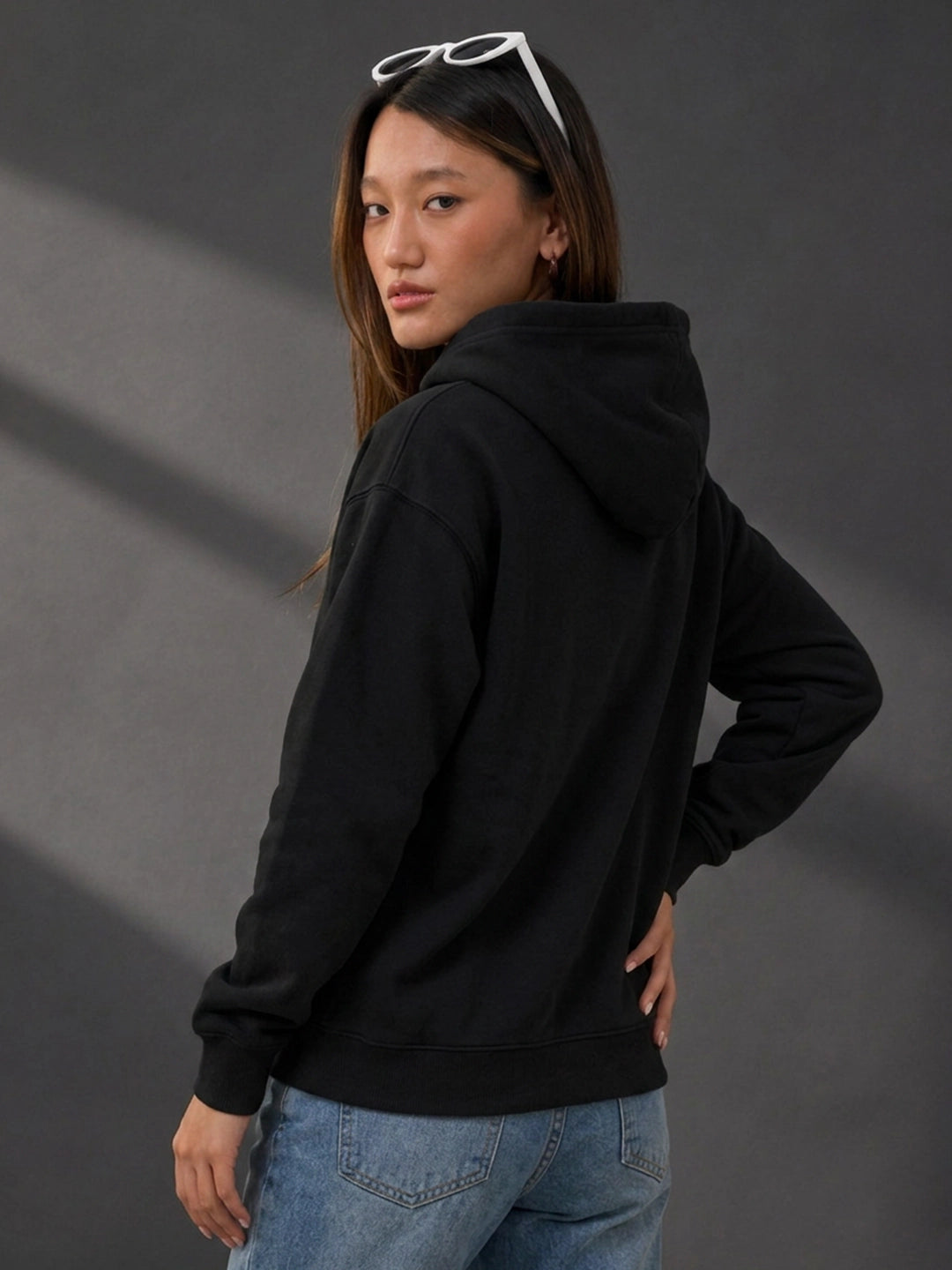 Leotude Women's Black Solid Hooded Sweatshirt