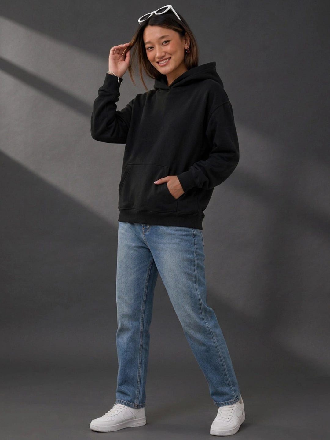 Leotude Women's Black Solid Hooded Sweatshirt