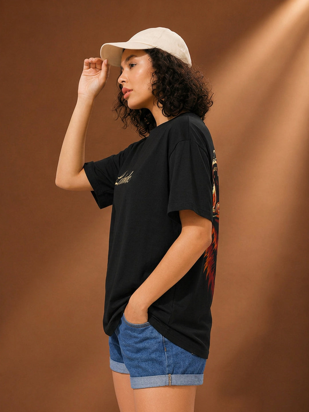 Leotude Women's Black Bear Premium T-Shirt