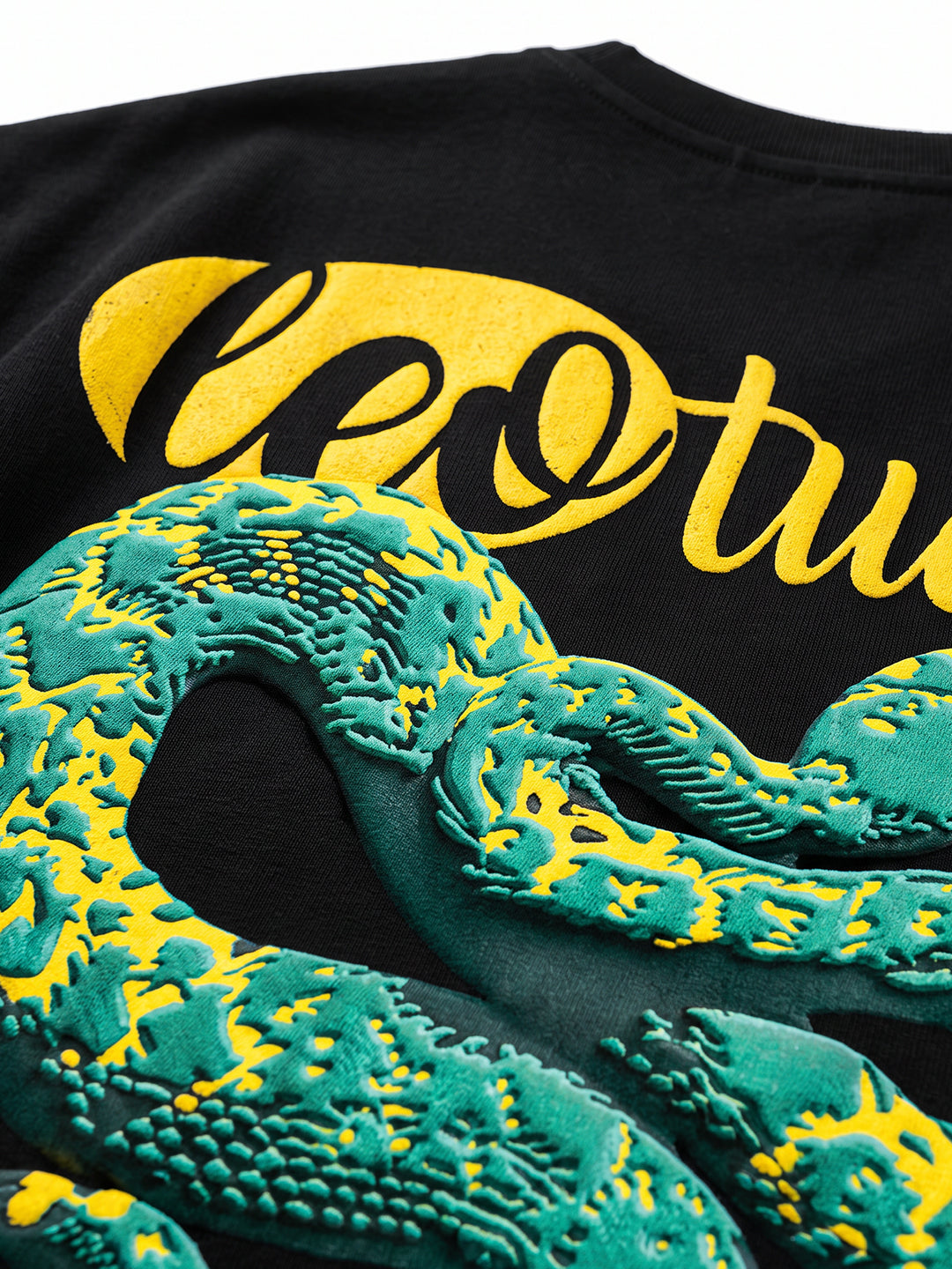 Leotude Women's Black Snake Premium Puff Print T-Shirt